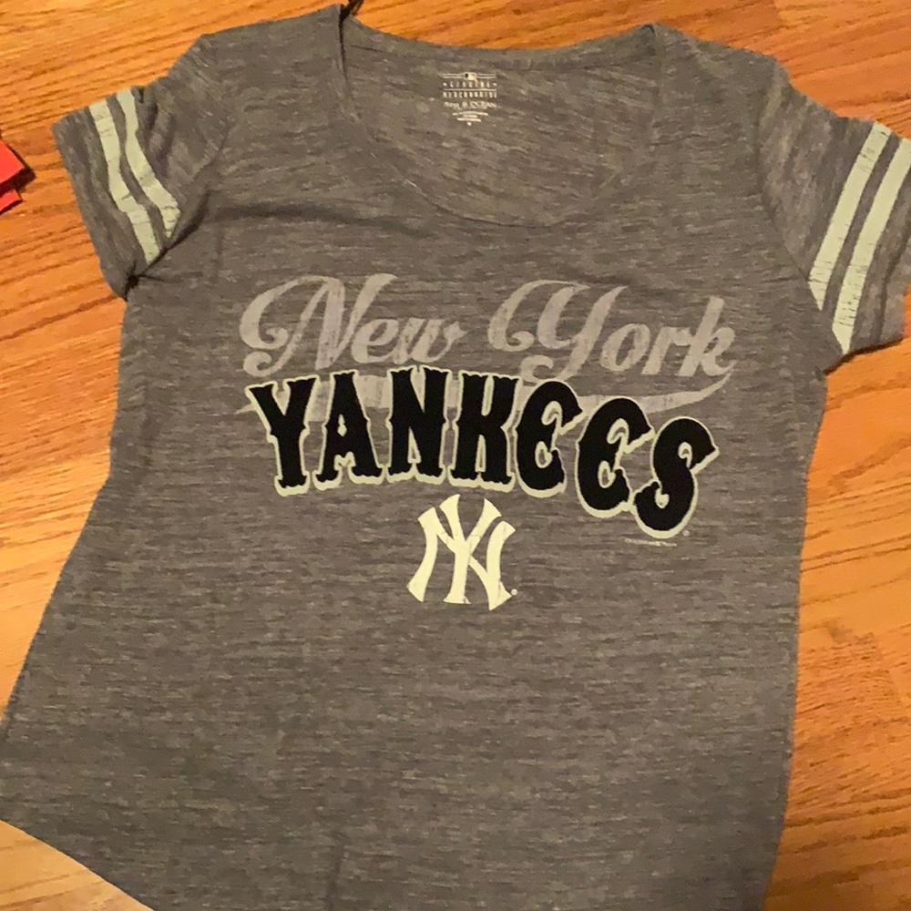 Yankees t shirt